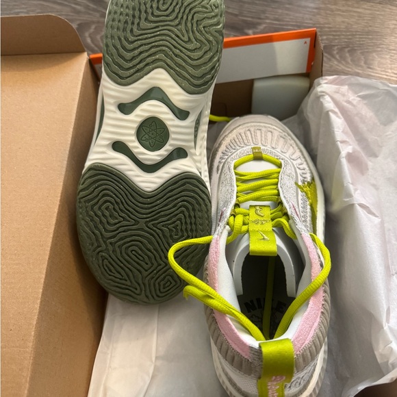 NWOT Nike Cosmic Unity 3 Sneakers - Picture 5 of 6